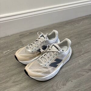 NEW New Balance FuelCell Rebel v5 - Women’s Size 7
